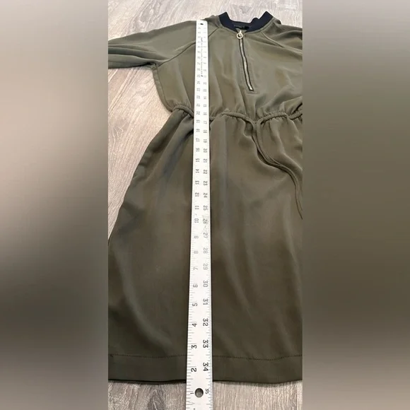 💚💚Army Green Cinched Dynamite Dress - Size Small 💚💚 - Picture 10 of 11
